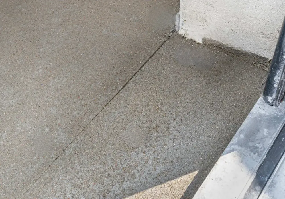 Dylatacja betonu na zewnątrz - jak zrobić ją dobrze?