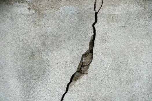Czym wyrównać beton na zewnątrz? Dobór zaprawy i metody