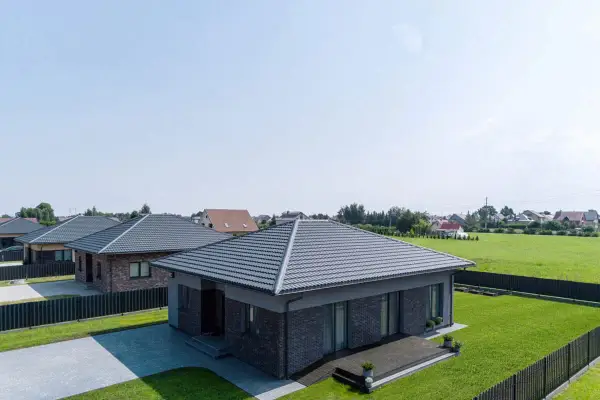 Wiatrownica na dach - Wybór, montaż, błędy i koszty