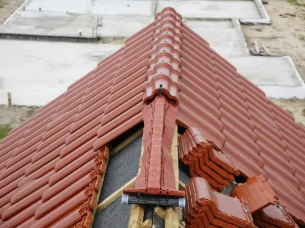 Styk połaci dachowych - Kalenica, kosz, naroże: Co musisz wiedzieć?