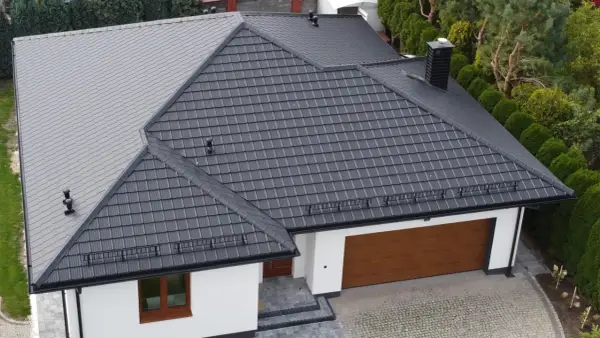 Lekkie pokrycia dachowe - wybierz mądrze i uniknij błędów