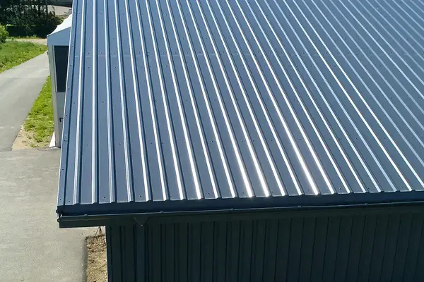 Minimalny spadek blachy trapezowej - Jaki kąt jest bezpieczny?