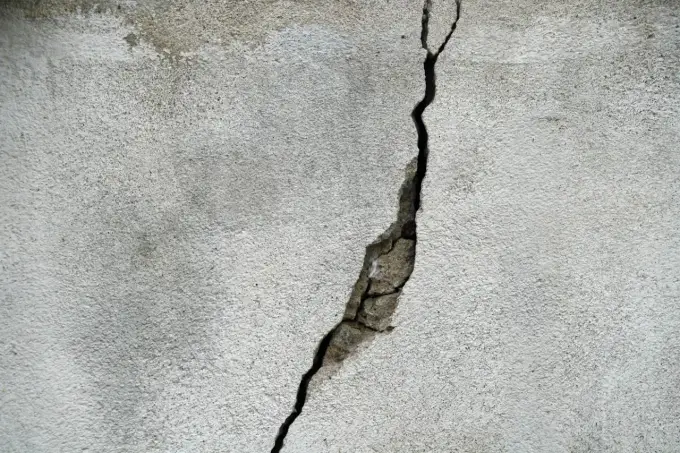 Czym wyrównać beton na zewnątrz? Dobór zaprawy i metody